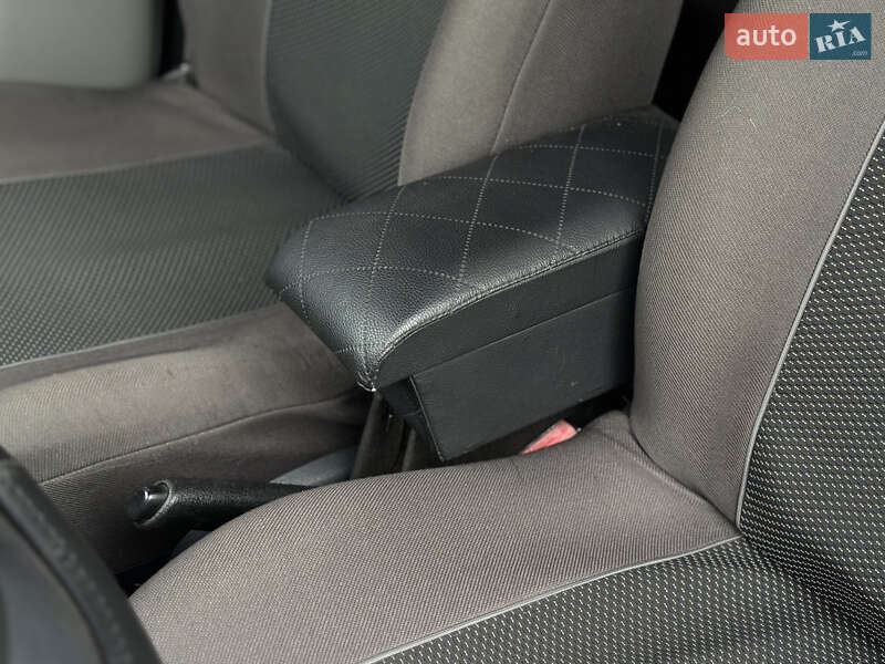 Седан Renault Symbol 2003 в Шептицькому фото 39 Седан Renault Symbol 2003 в Шептицькому