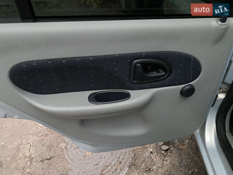 Седан Renault Symbol 2004 в Харькове