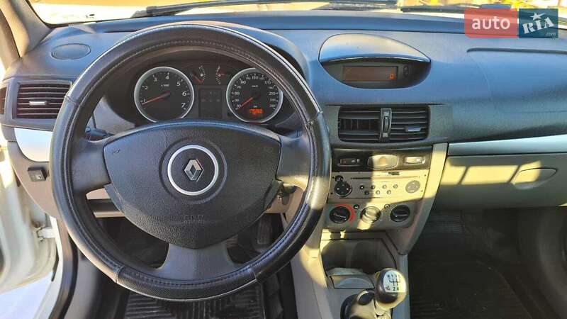 Седан Renault Symbol 2010 в Киеве