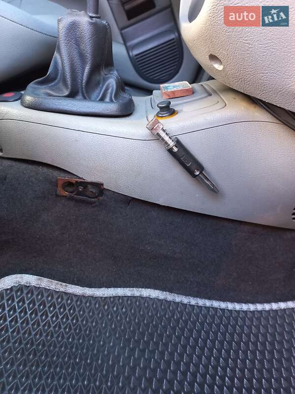 Седан Renault Symbol 2004 в Ивано-Франковске