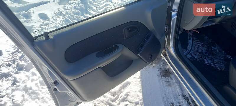 Седан Renault Symbol 2004 в Олевске фото 11 Седан Renault Symbol 2004 в Олевске