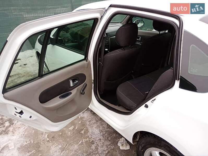 Седан Renault Symbol 2011 в Киеве фото 10 Седан Renault Symbol 2011 в Киеве