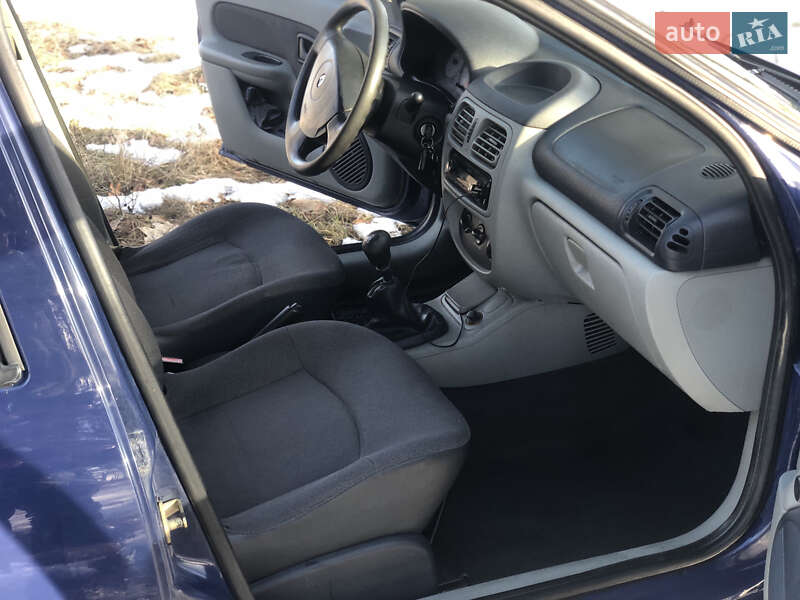 Седан Renault Symbol 2004 в Києві