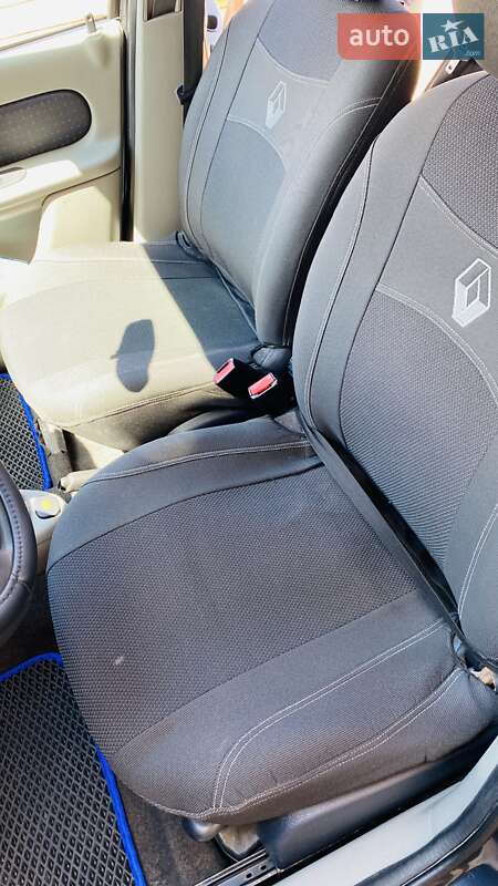 Седан Renault Thalia 2004 в Хусті