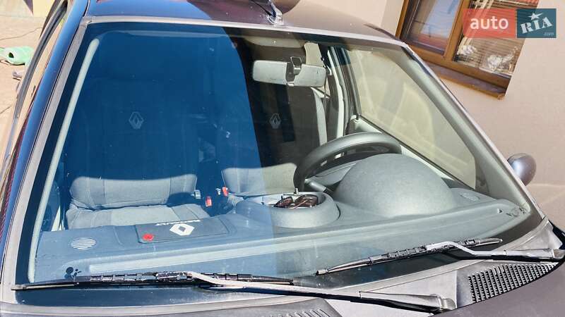 Седан Renault Thalia 2004 в Хусті