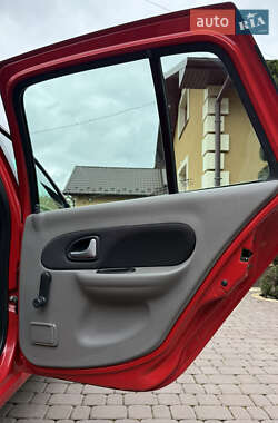 Седан Renault Thalia 2009 в 