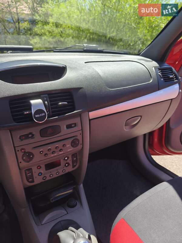 Седан Renault Thalia 2012 в Долині