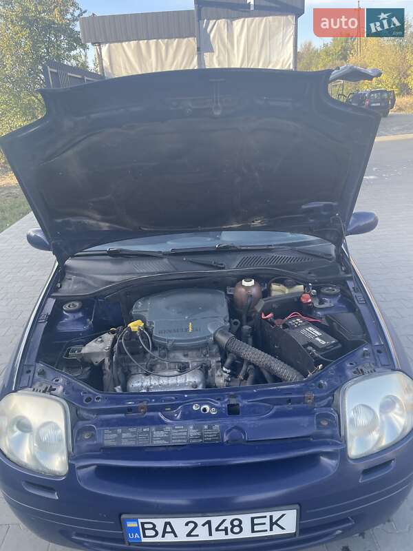 Седан Renault Thalia 2001 в Ватутино