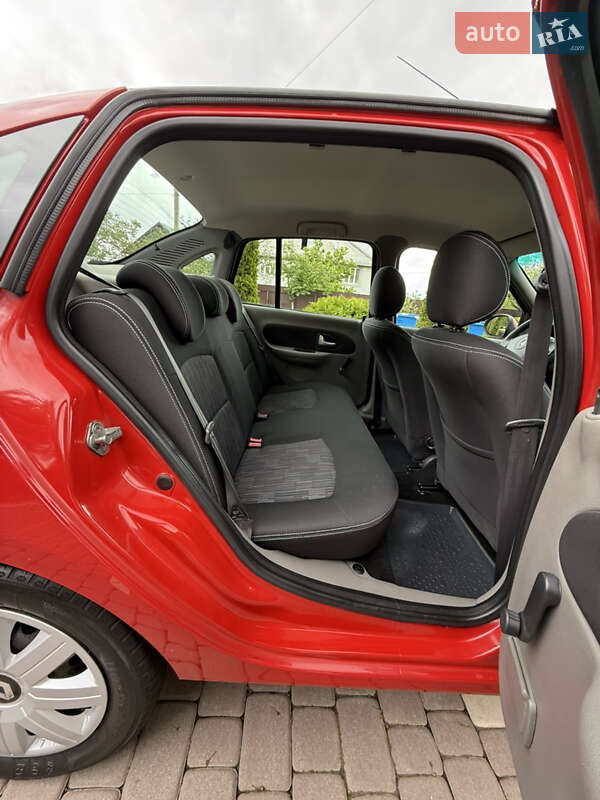 Седан Renault Thalia 2009 в Косове фото 27 Седан Renault Thalia 2009 в Косове