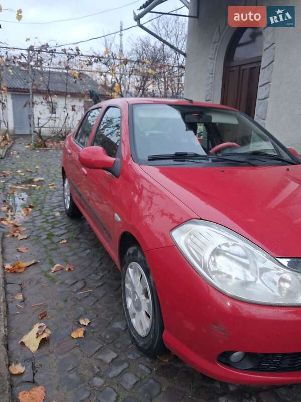 Седан Renault Thalia 2011 в Мукачево
