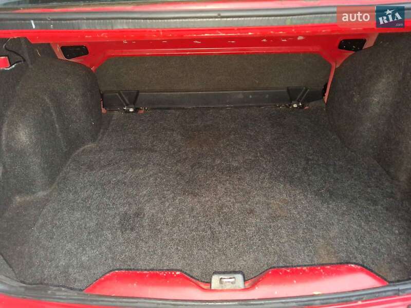 Седан Renault Thalia 2011 в Мукачево