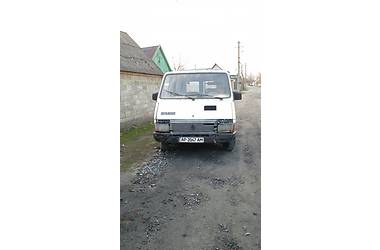 Грузопассажирский фургон Renault Trafic 1987 в Днепре