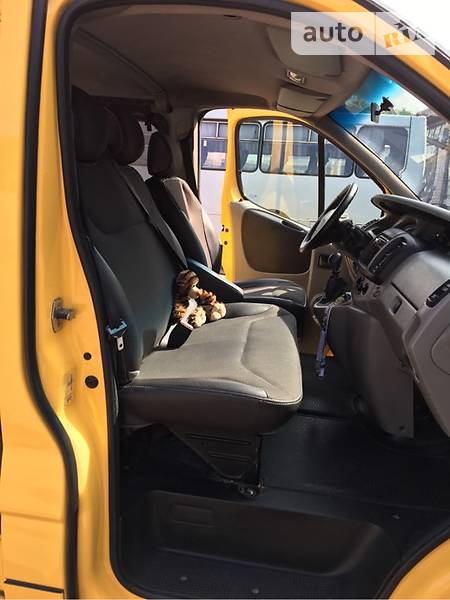 Вантажопасажирський фургон Renault Trafic 2006 в Києві