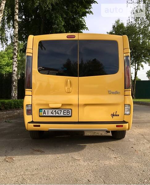 Вантажопасажирський фургон Renault Trafic 2006 в Києві