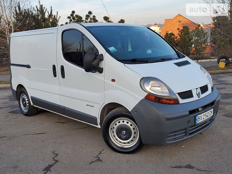 Вантажопасажирський фургон Renault Trafic 2006 в Хмельницькому