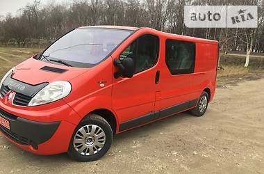 Вантажопасажирський фургон Renault Trafic 2011 в 