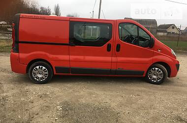 Вантажопасажирський фургон Renault Trafic 2011 в 