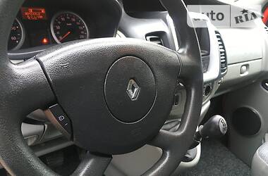 Вантажопасажирський фургон Renault Trafic 2011 в 