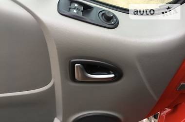 Вантажопасажирський фургон Renault Trafic 2011 в 