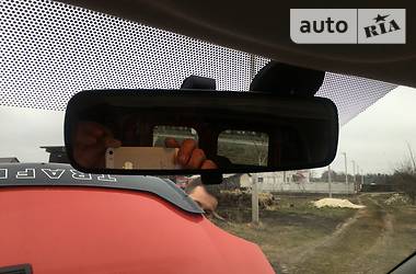 Вантажопасажирський фургон Renault Trafic 2011 в 