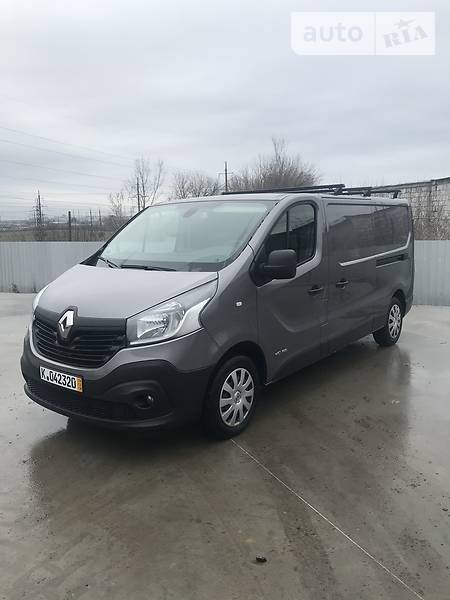 Грузопассажирский фургон Renault Trafic 2015 в Дубно