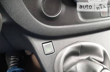 Вантажопасажирський фургон Renault Trafic 2015 в 
