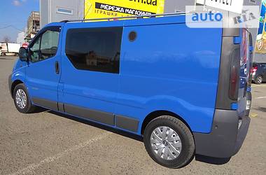 Вантажопасажирський фургон Renault Trafic 2003 в 