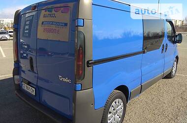Вантажопасажирський фургон Renault Trafic 2003 в 