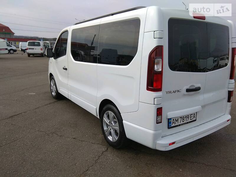 Вантажопасажирський фургон Renault Trafic 2016 в Бердичеві
