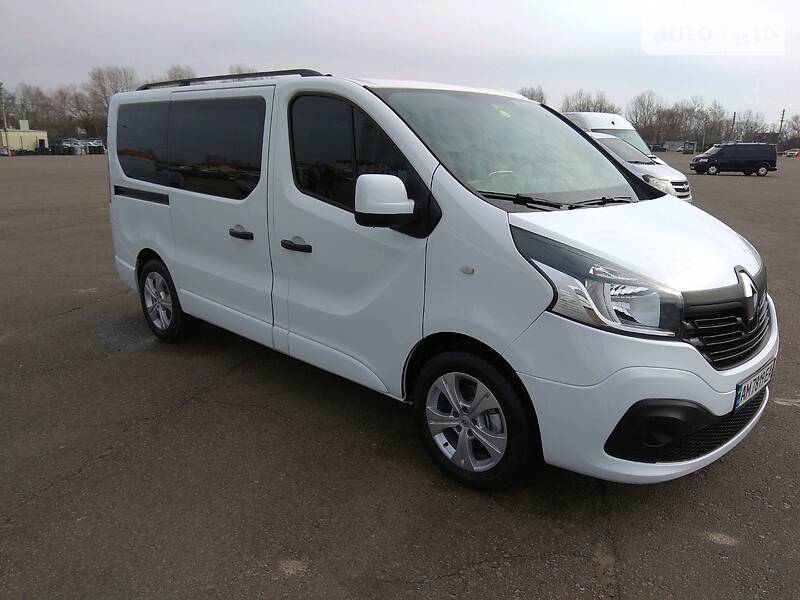 Вантажопасажирський фургон Renault Trafic 2016 в Бердичеві