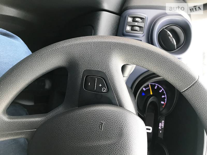 Вантажопасажирський фургон Renault Trafic 2015 в Одесі фото 24 Вантажопасажирський фургон Renault Trafic 2015 в Одесі