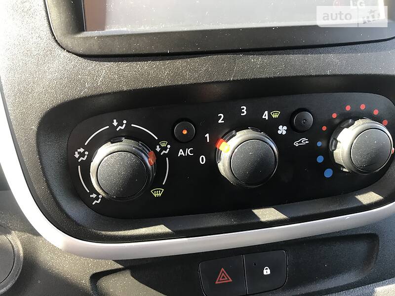 Мінівен Renault Trafic 2015 в Бродах