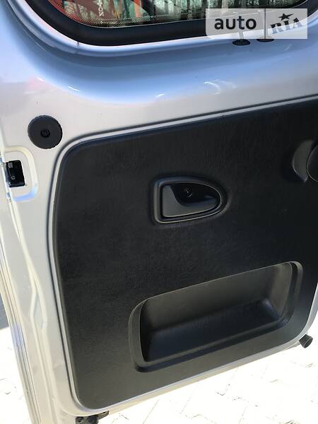 Мінівен Renault Trafic 2015 в Бродах