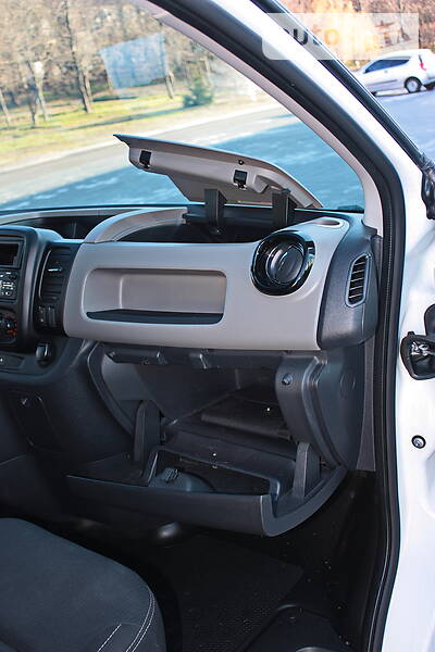 Вантажопасажирський фургон Renault Trafic 2016 в Кременчуці фото 12 Вантажопасажирський фургон Renault Trafic 2016 в Кременчуці