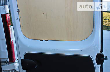Вантажопасажирський фургон Renault Trafic 2016 в 