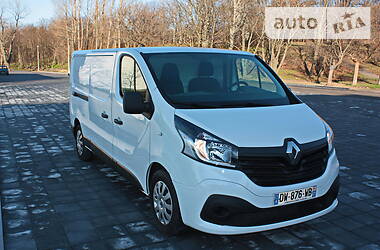 Вантажопасажирський фургон Renault Trafic 2016 в 