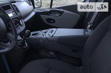 Вантажопасажирський фургон Renault Trafic 2015 в 