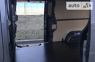 Вантажопасажирський фургон Renault Trafic 2015 в 