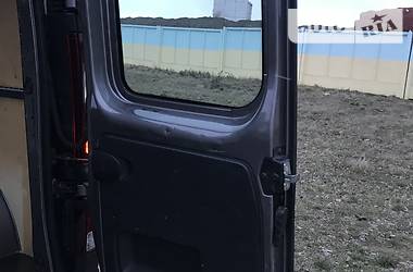 Вантажопасажирський фургон Renault Trafic 2015 в 