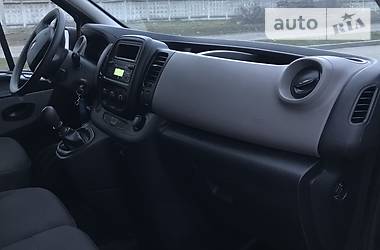 Вантажопасажирський фургон Renault Trafic 2015 в 