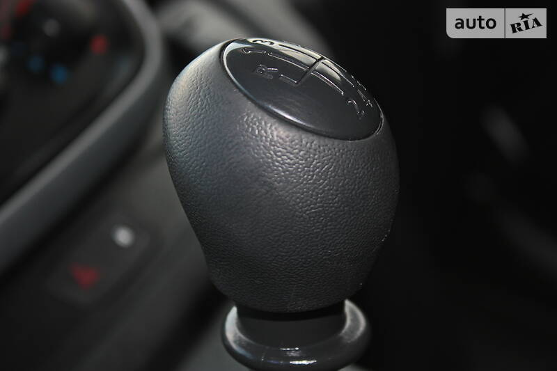 Вантажопасажирський фургон Renault Trafic 2015 в Кременчуці фото 43 Вантажопасажирський фургон Renault Trafic 2015 в Кременчуці