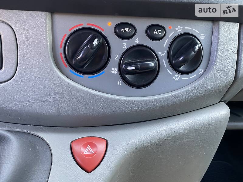 Вантажопасажирський фургон Renault Trafic 2012 в Луцьку
