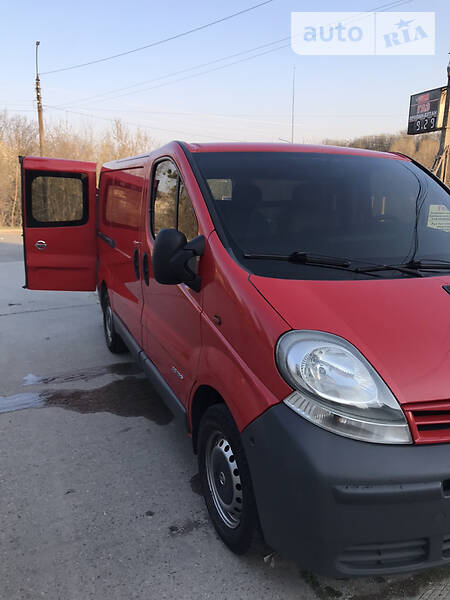 Вантажопасажирський фургон Renault Trafic 2005 в Умані