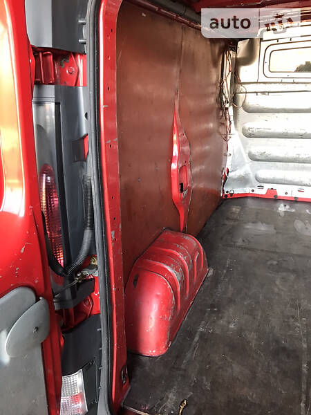 Вантажопасажирський фургон Renault Trafic 2005 в Умані