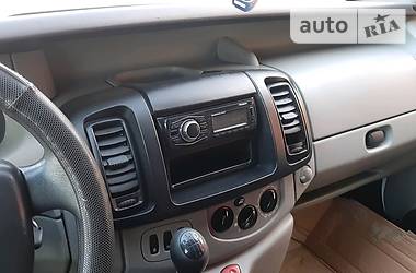 Вантажопасажирський фургон Renault Trafic 2005 в 