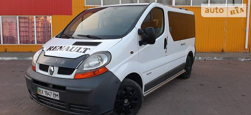 Вантажопасажирський фургон Renault Trafic 2005 в 