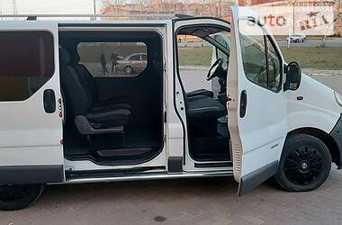 Вантажопасажирський фургон Renault Trafic 2005 в 