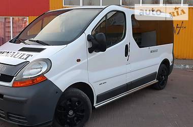Вантажопасажирський фургон Renault Trafic 2005 в 