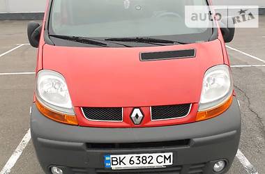 Вантажопасажирський фургон Renault Trafic 2003 в Рівному