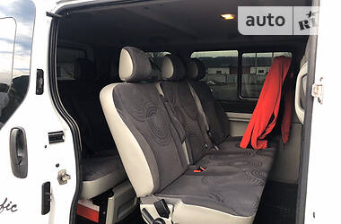 Вантажопасажирський фургон Renault Trafic 2011 в 